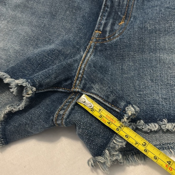 Levi’s cut off shorts medium rinse denim jean SZ 32 or 14 100% cotton distressed - Picture 10 of 12